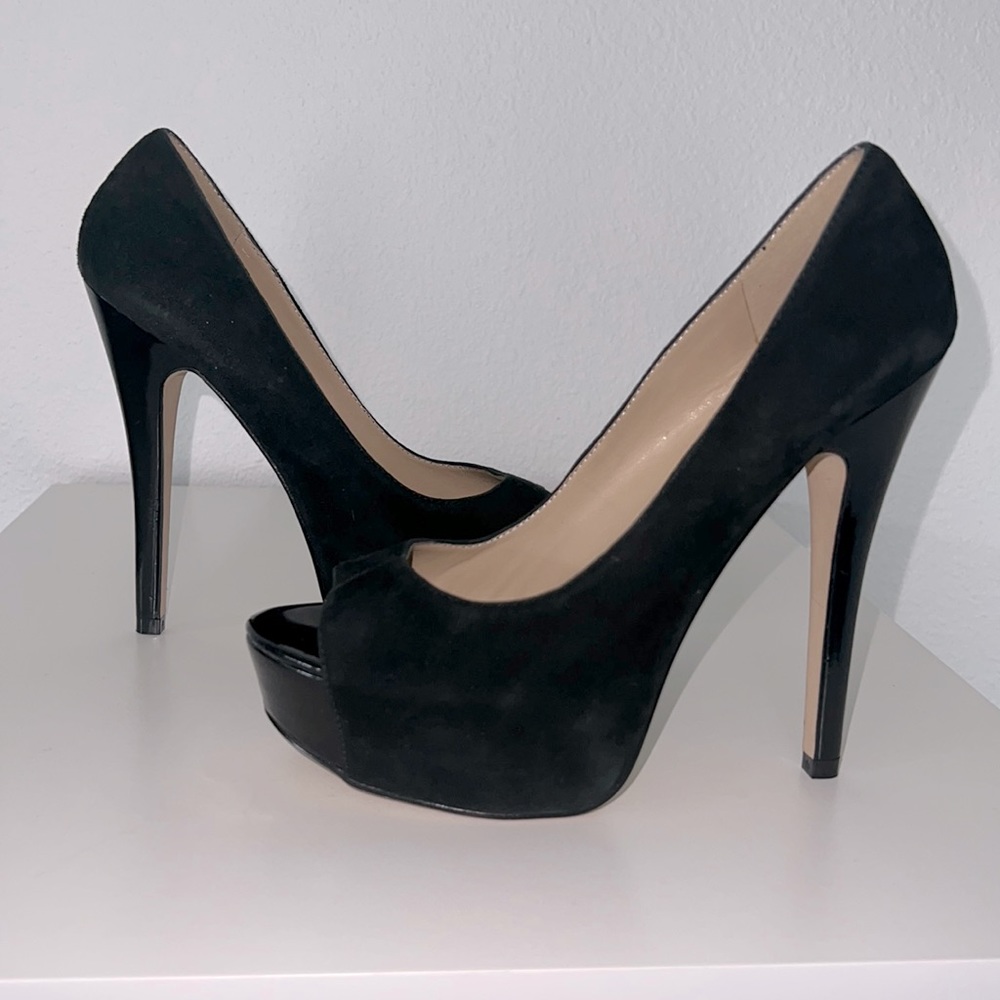 Stunning Aldo peep toe pumps. Worn only once. Perfect condition